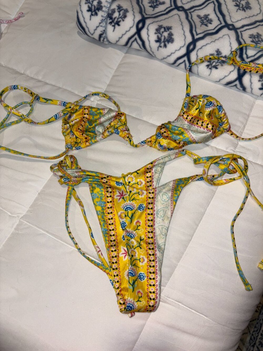 Bundle of 2 Bikinis - Picture 12 of 13